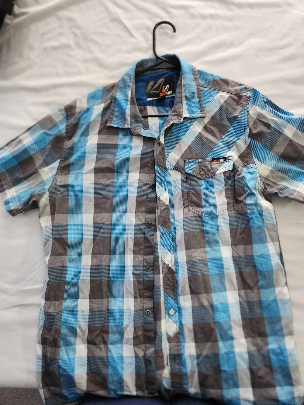 Casual Short-Sleeve Plaid Button-Down Shirt in Blue and Gray